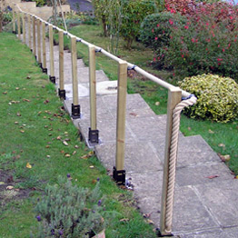 Garden walkway rope in p.o.s.h. with wrought ironfittings