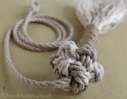 Star knot light pull in hemp and cotton