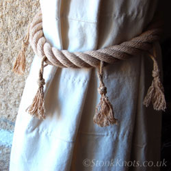 Rope tie-back in posh with tassels